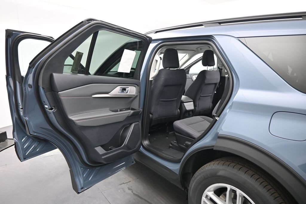 New 2026 Ford Explorer Active RWD image 18