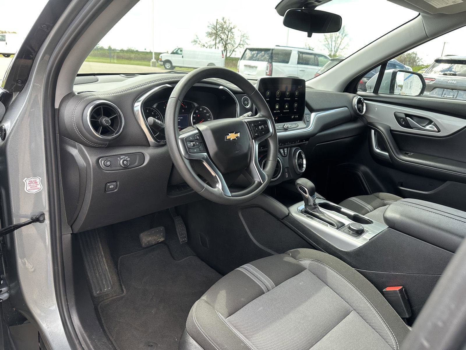 Used 2025 Chevrolet Blazer LT AWD/4WD image 19