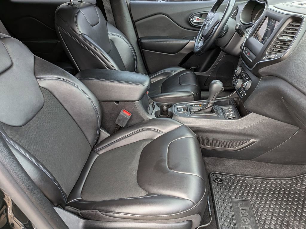 Used 2020 Jeep Cherokee Latitude Plus w/ Cold Weather Group image 29