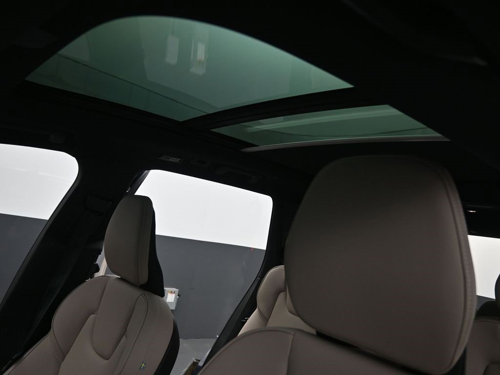 New 2026 Volvo XC90 B6 Plus w/ Protection Package Premier image 27
