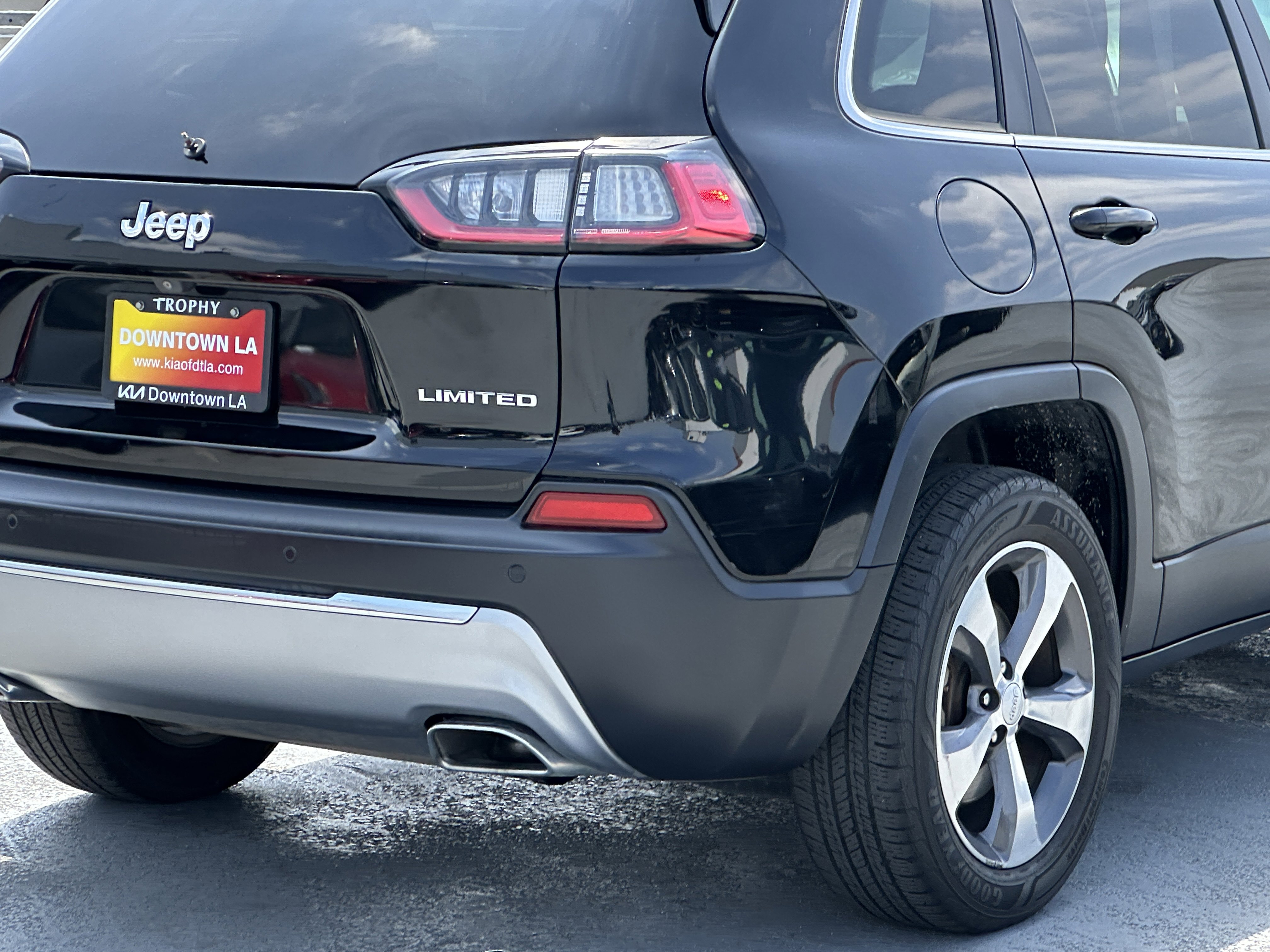 Used 2019 Jeep Cherokee Limited AWD/4WD image 8