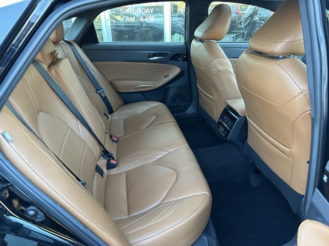 Used 2020 Toyota Avalon Limited image 17