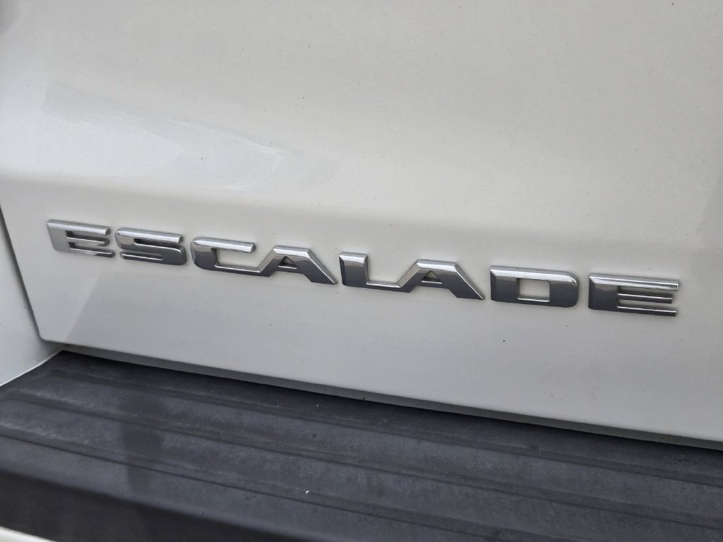 Used 2017 Cadillac Escalade Luxury AWD/4WD image 9