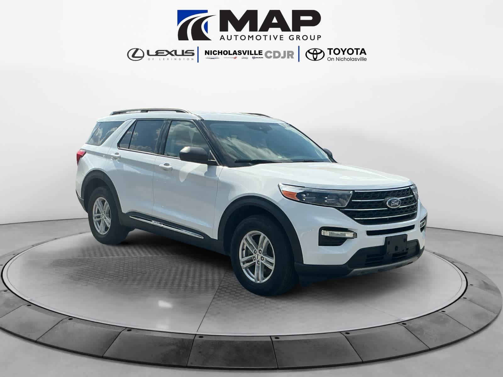 Used 2023 Ford Explorer XLT w/ Equipment Group 202A AWD/4WD image 7
