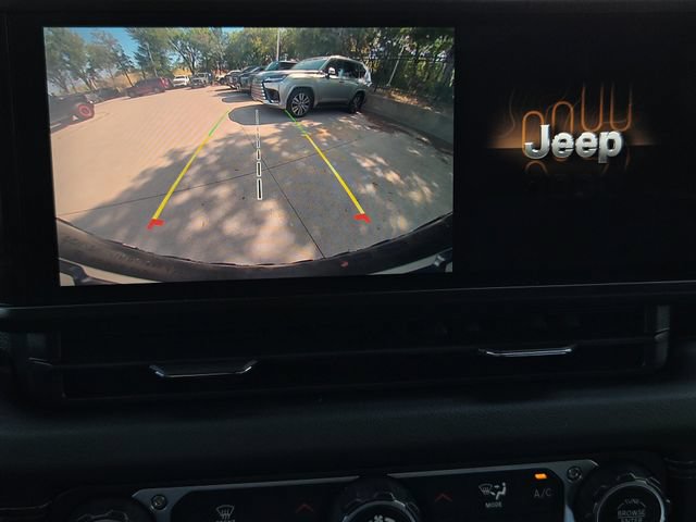 Used 2025 Jeep Wrangler Unlimited Rubicon AWD/4WD image 16