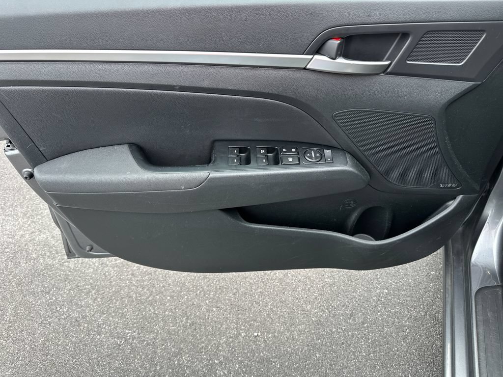 Used 2019 Hyundai Elantra Limited w/ Cargo Package FWD image 10