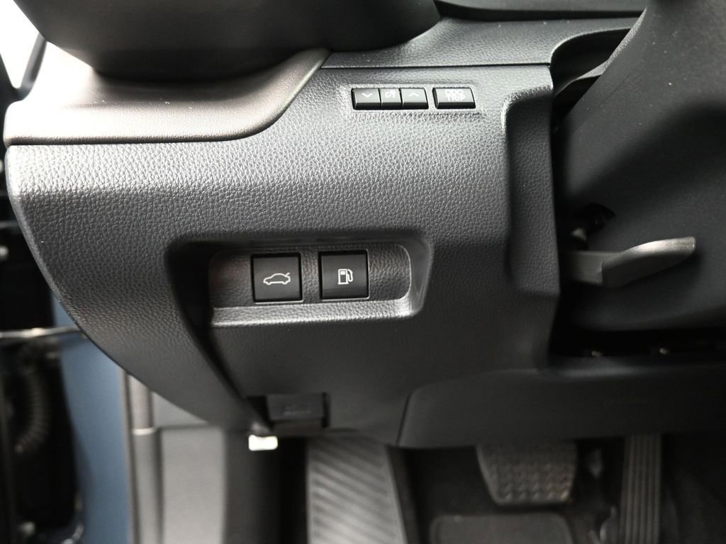 Used 2025 Toyota Crown Nightshade image 8