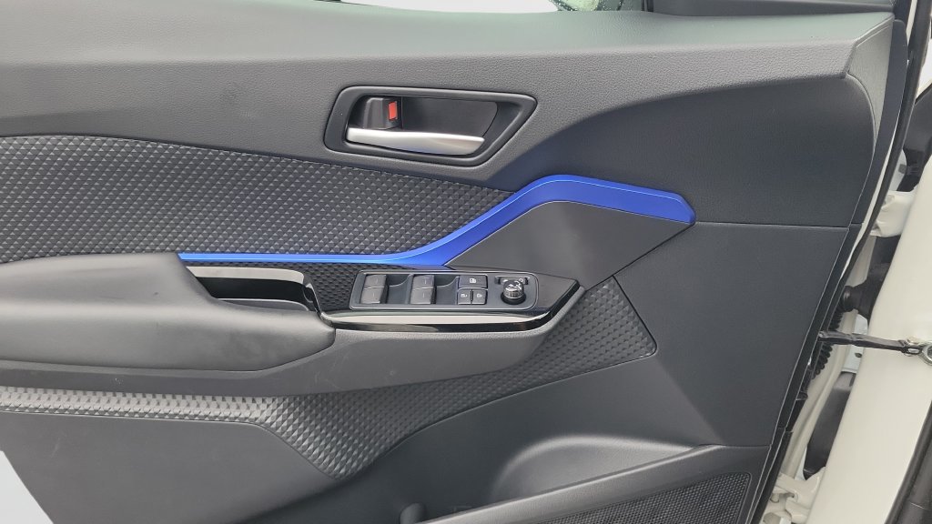 Used 2021 Toyota C-HR XLE FWD image 17