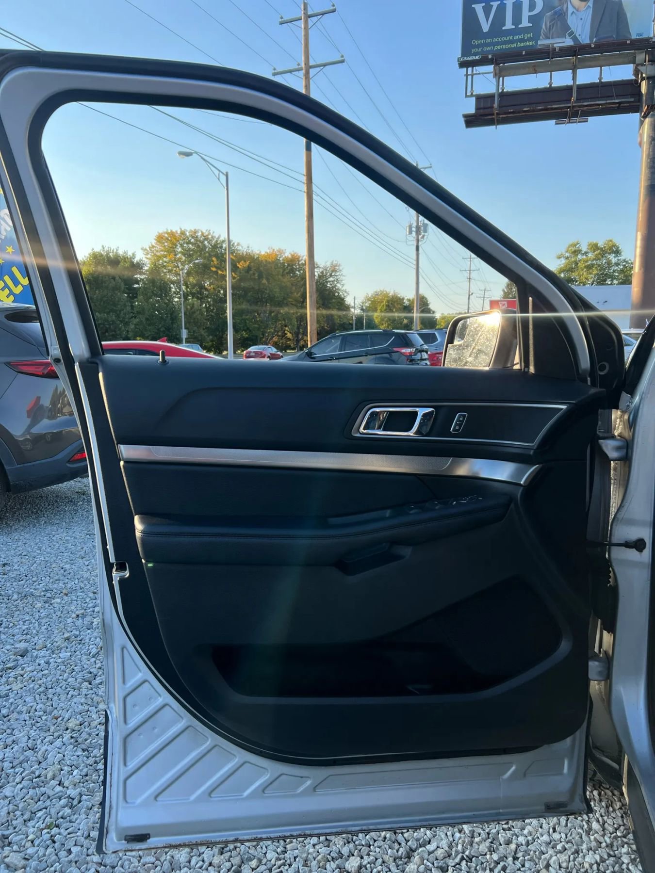 Used 2018 Ford Explorer XLT w/ Equipment Group 202A image 7