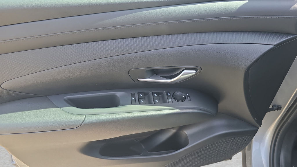Certified 2025 Hyundai Tucson SE FWD image 16