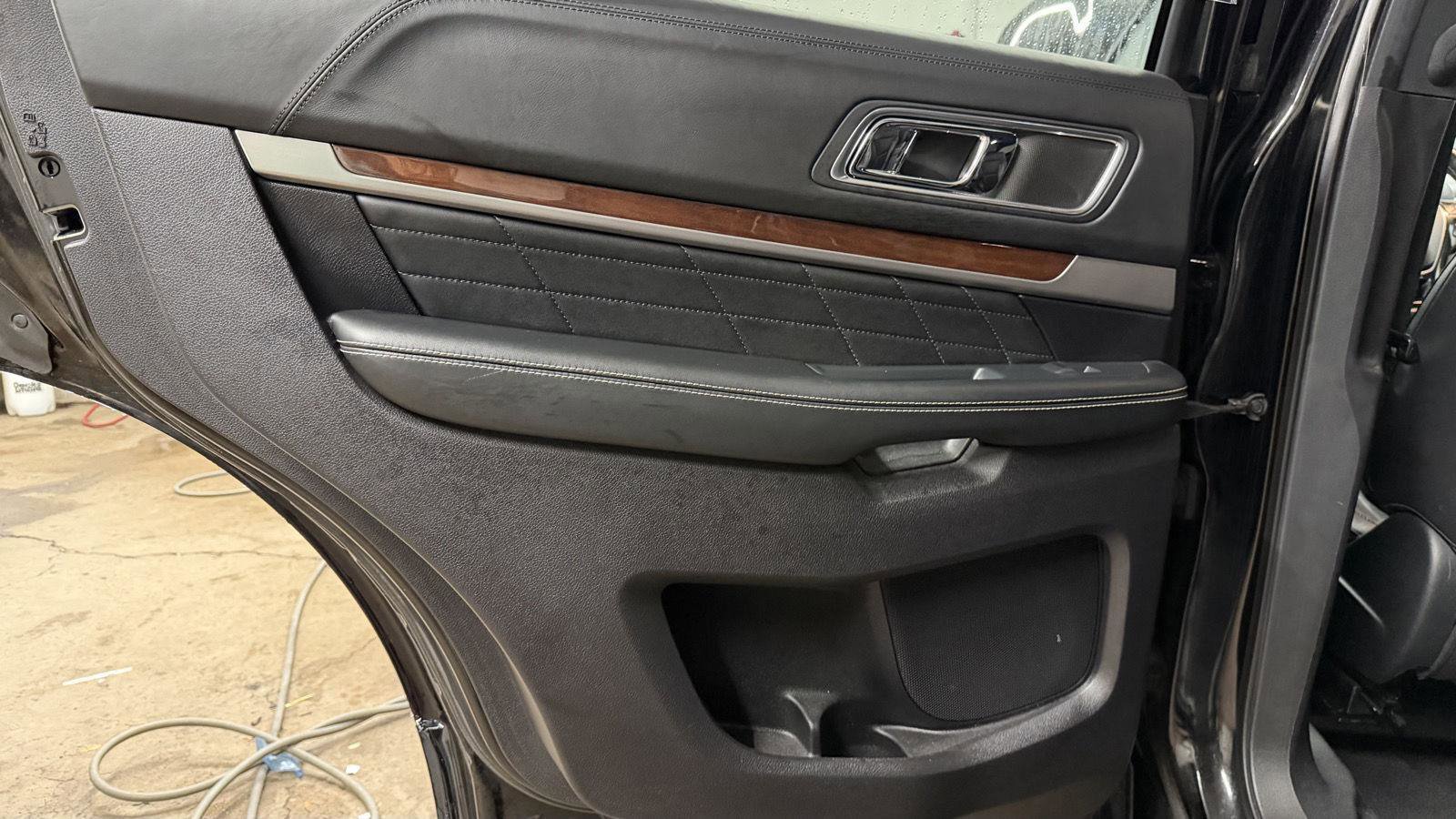 Used 2018 Ford Explorer Platinum image 16