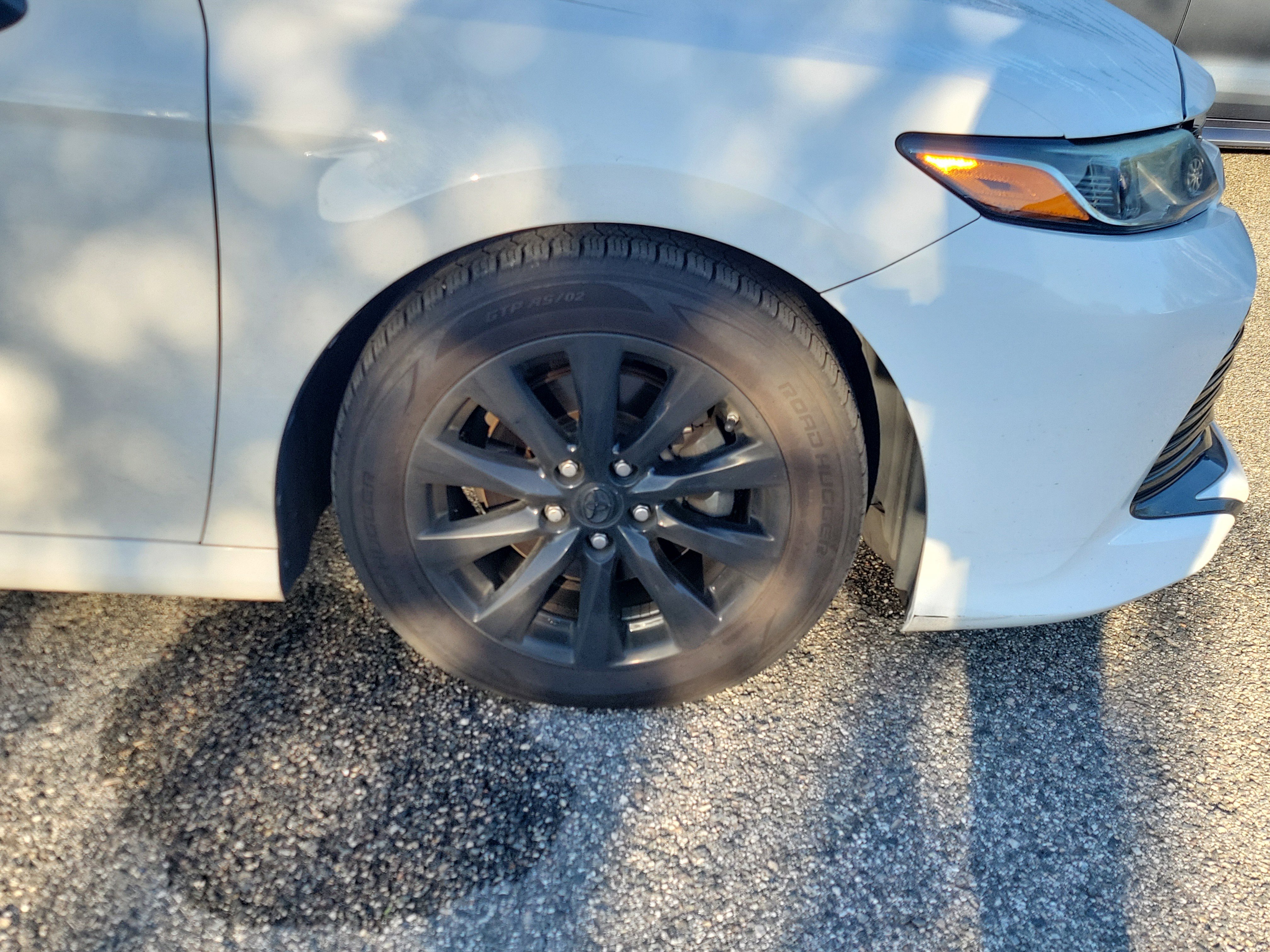 Used 2019 Toyota Camry LE image 10