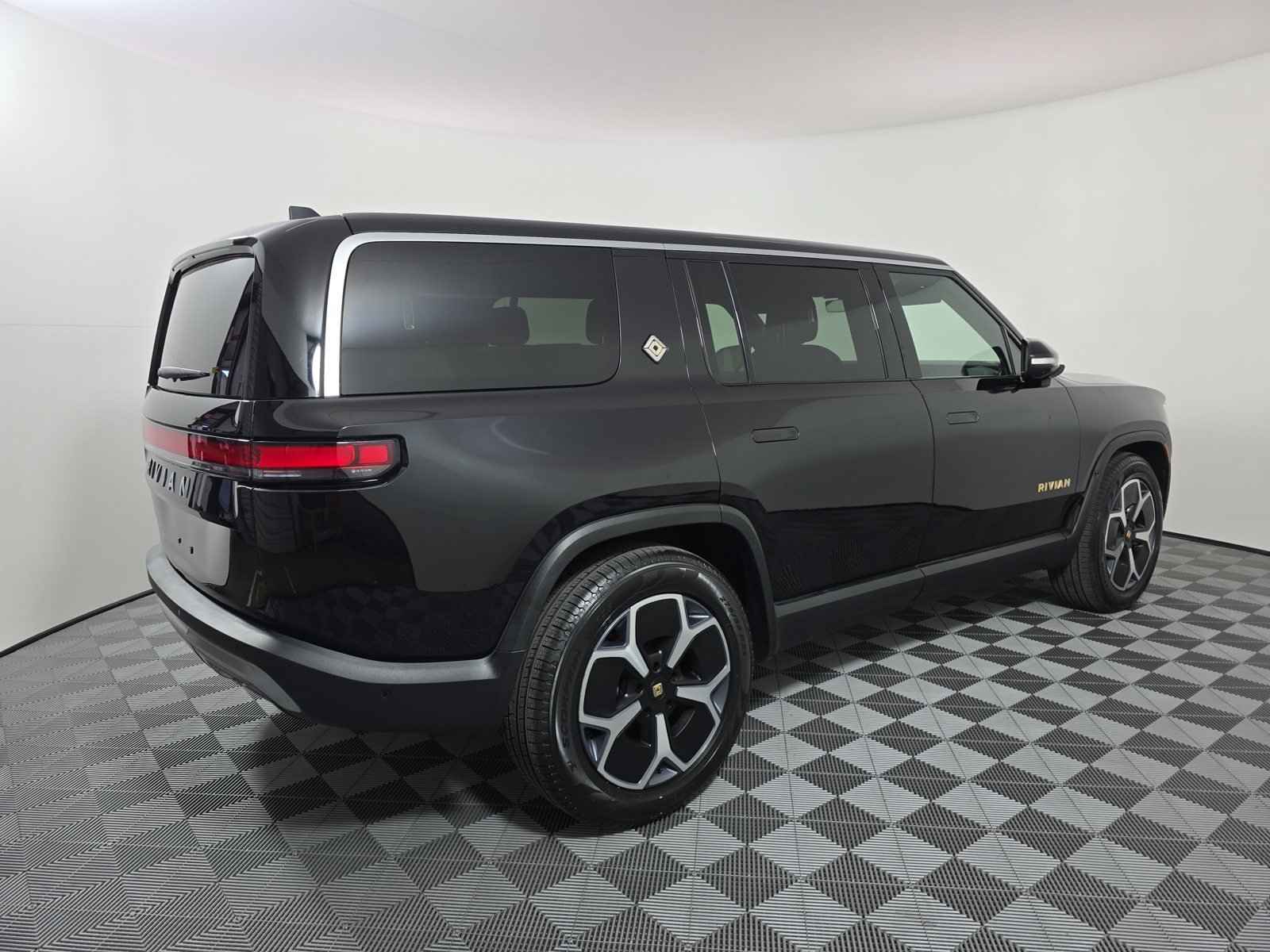 Used 2023 Rivian R1S Adventure Quad AWD/4WD image 5