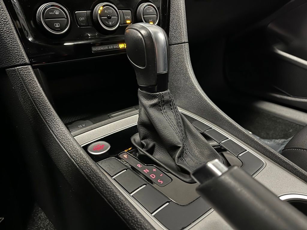 Certified 2022 Volkswagen Passat 2.0T SE FWD image 15
