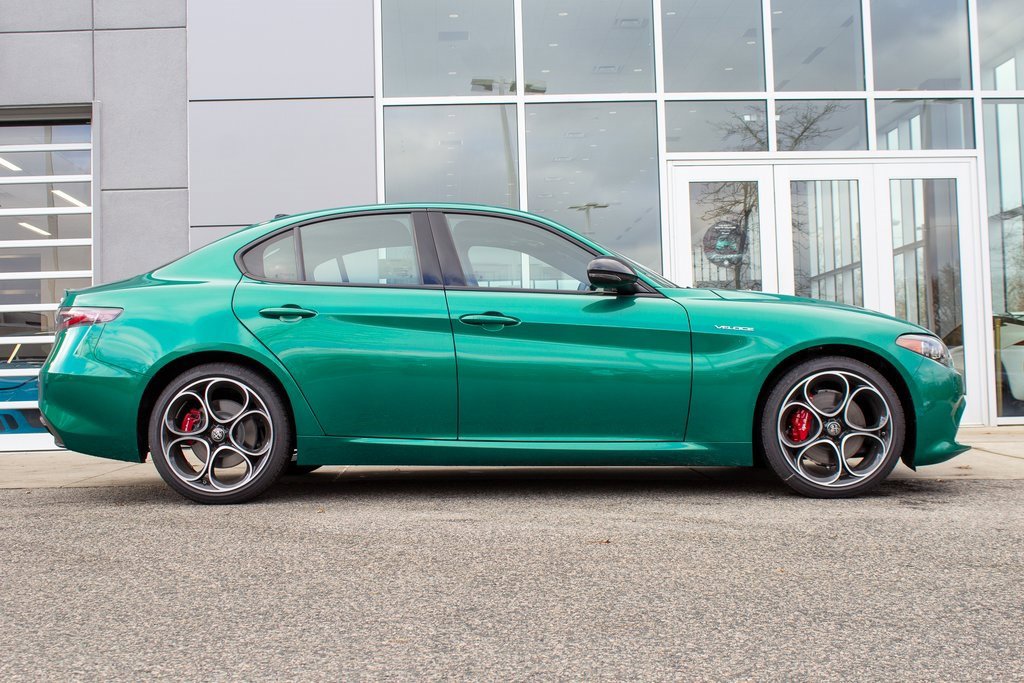 New 2025 Alfa Romeo Giulia AWD image 4