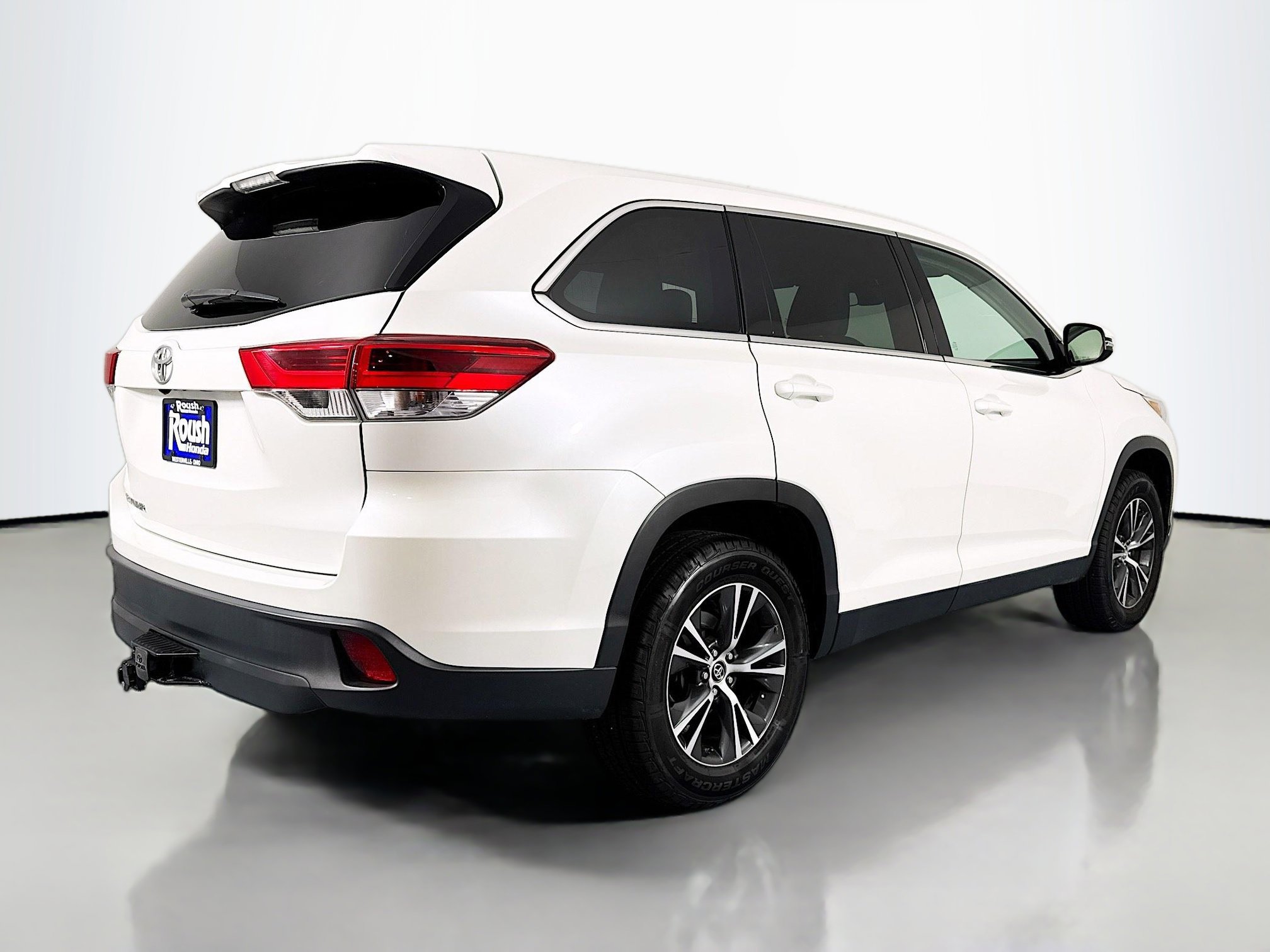Used 2019 Toyota Highlander LE FWD image 5