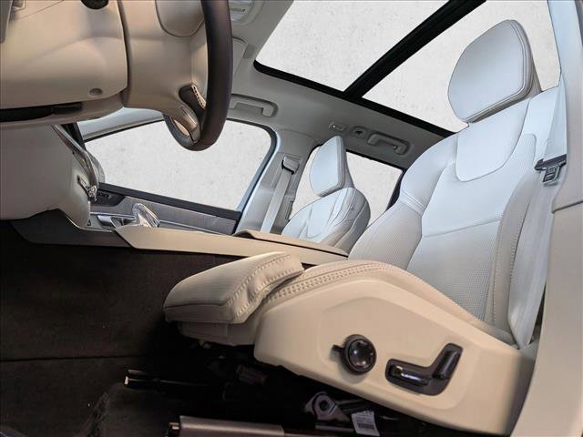 New 2026 Volvo XC90 T8 Ultra w/ Protection Package Premier image 4