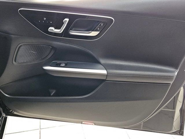 Used 2025 Mercedes-Benz C 300 4MATIC Sedan image 32