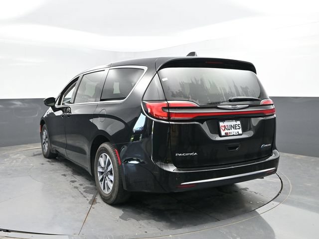 Used 2024 Chrysler Pacifica Limited FWD image 12