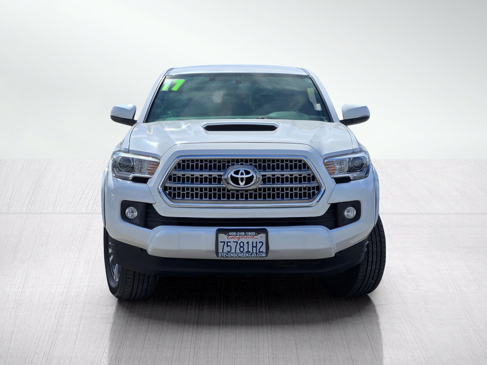 Used 2017 Toyota Tacoma TRD Sport w/ Tow Package RWD image 2