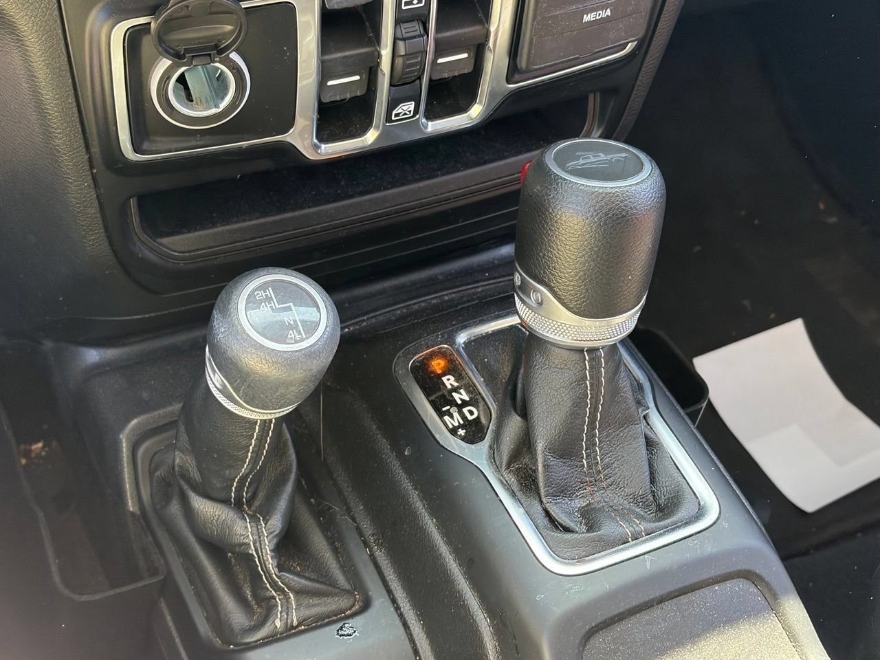 Used 2022 Jeep Gladiator Overland AWD/4WD image 7