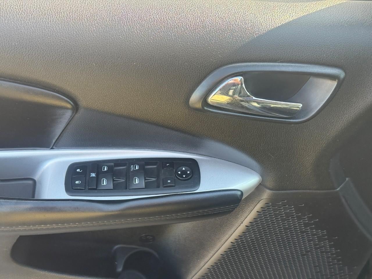 Used 2019 Dodge Journey SE FWD image 17