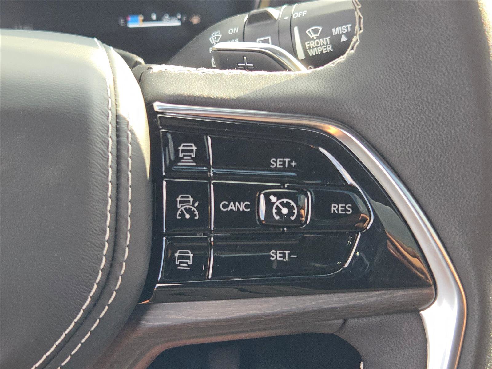 New 2025 Jeep Grand Cherokee Overland w/ Trailer Tow Package image 35