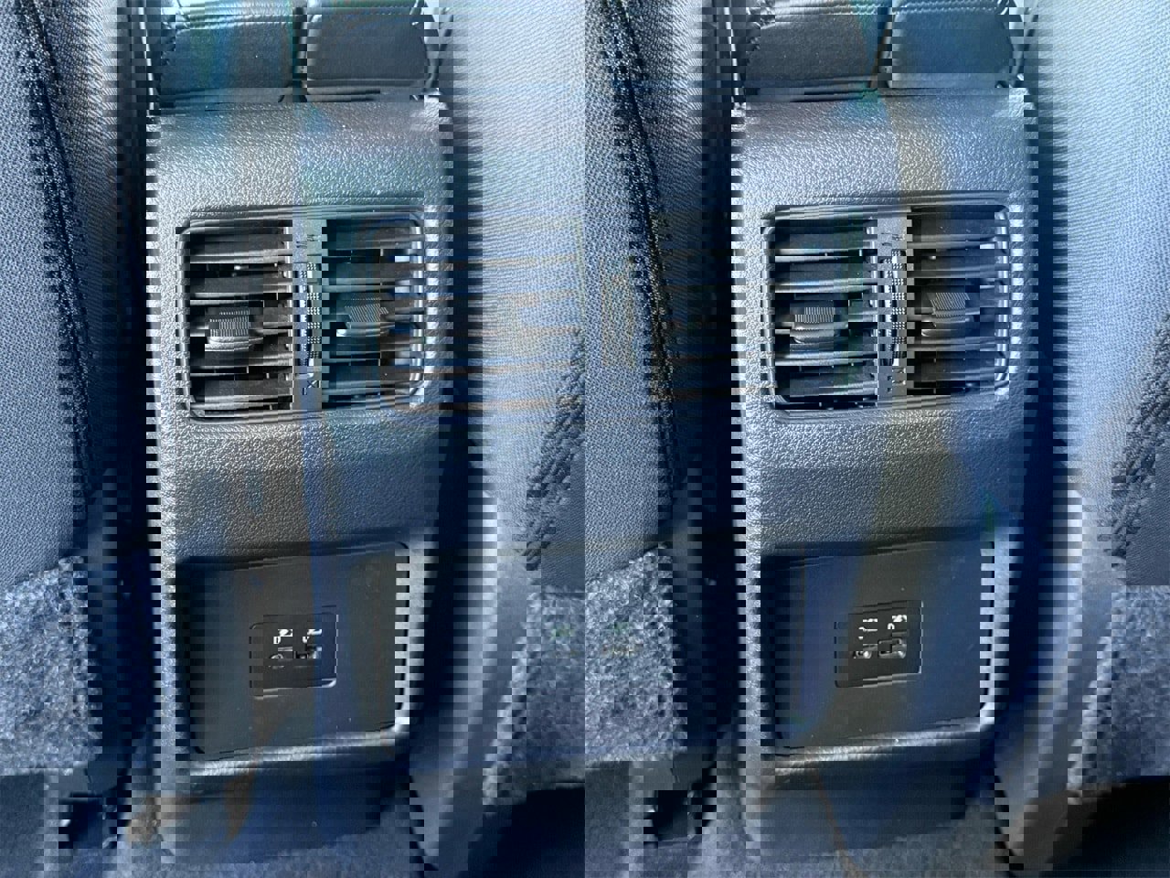 Used 2023 Nissan Rogue SV image 25