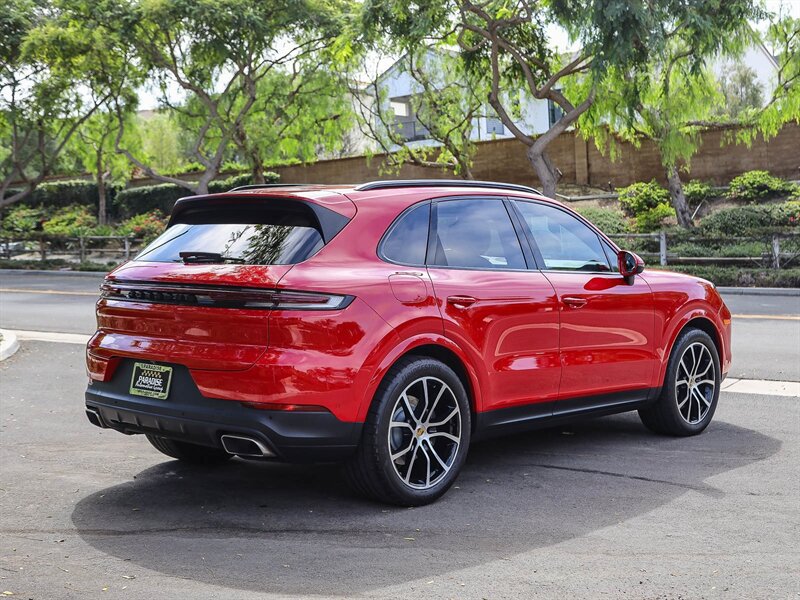Used 2024 Porsche Cayenne AWD/4WD image 5