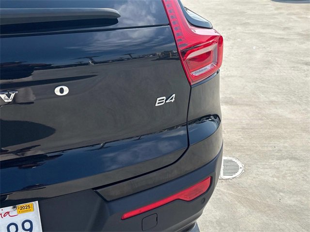Used 2023 Volvo XC40 B4 Ultimate image 6