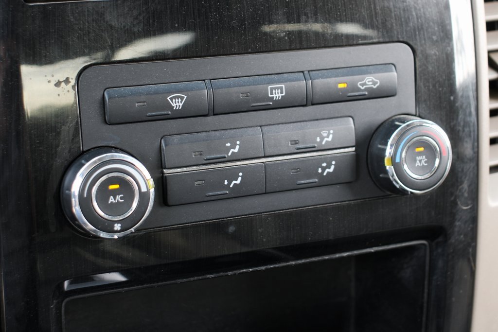 Used 2013 Nissan Titan SV w/ SV Value Truck Pkg image 27