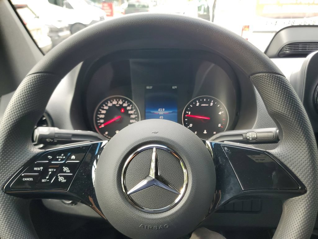 Used 2025 Mercedes-Benz Sprinter 2500 image 17