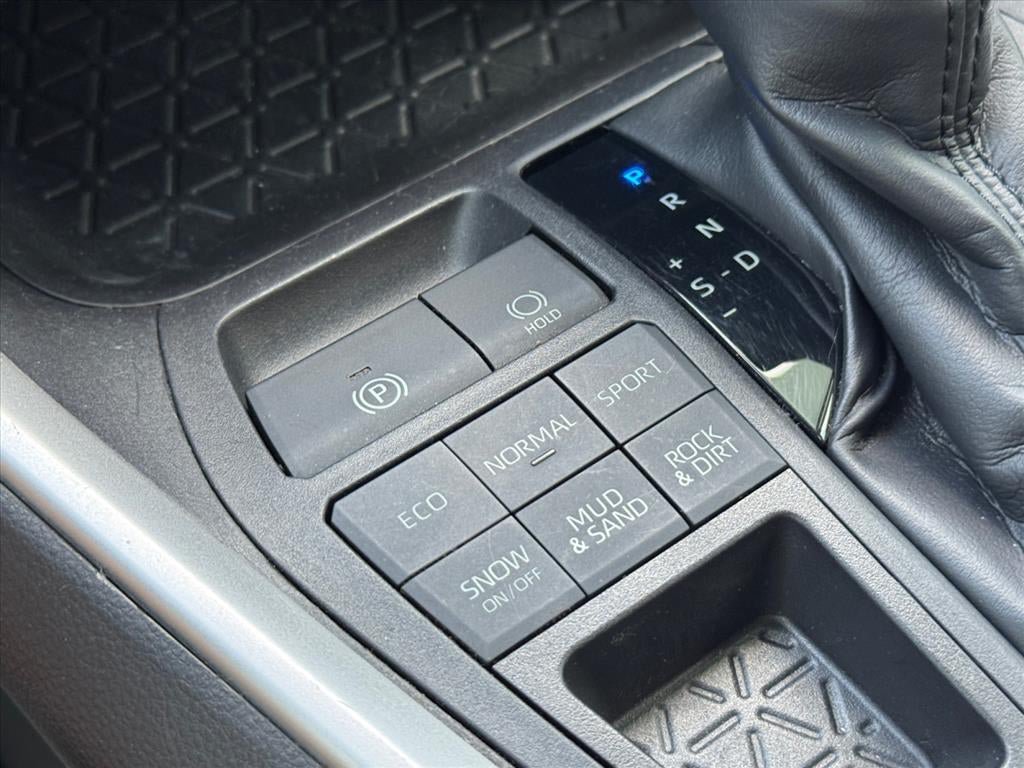 Used 2019 Toyota RAV4 LE AWD/4WD image 26