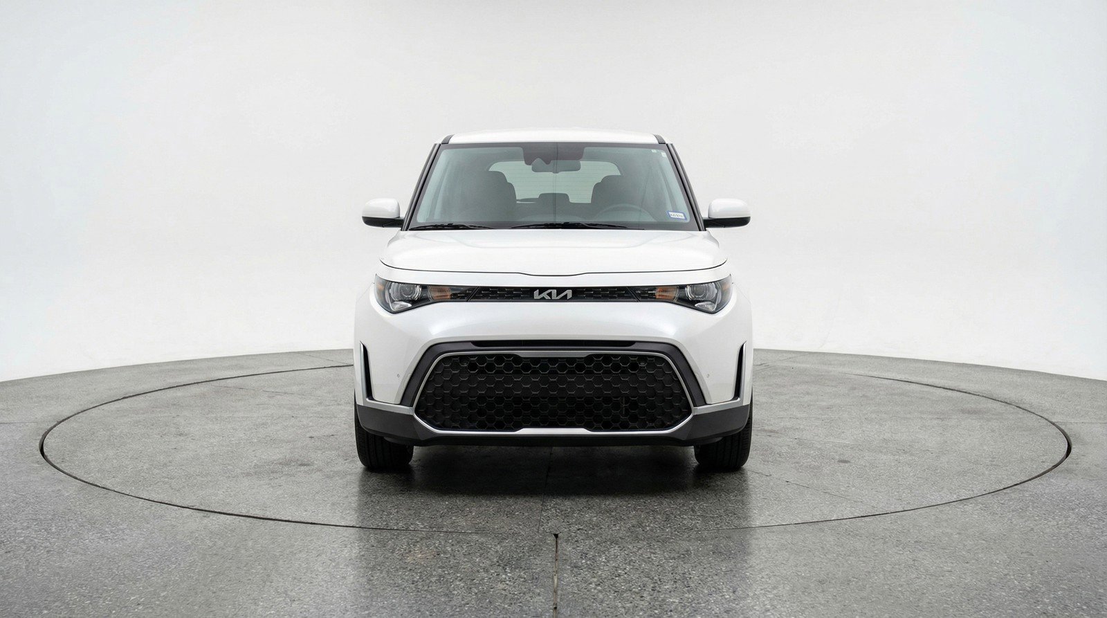 Used 2025 Kia Soul LX w/ LX Technology Package image 2