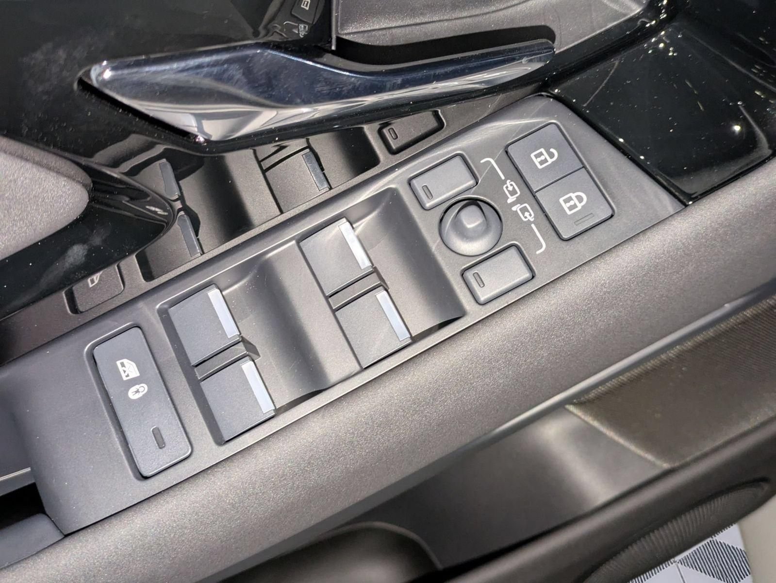 New 2026 Land Rover Range Rover Evoque S AWD/4WD image 12