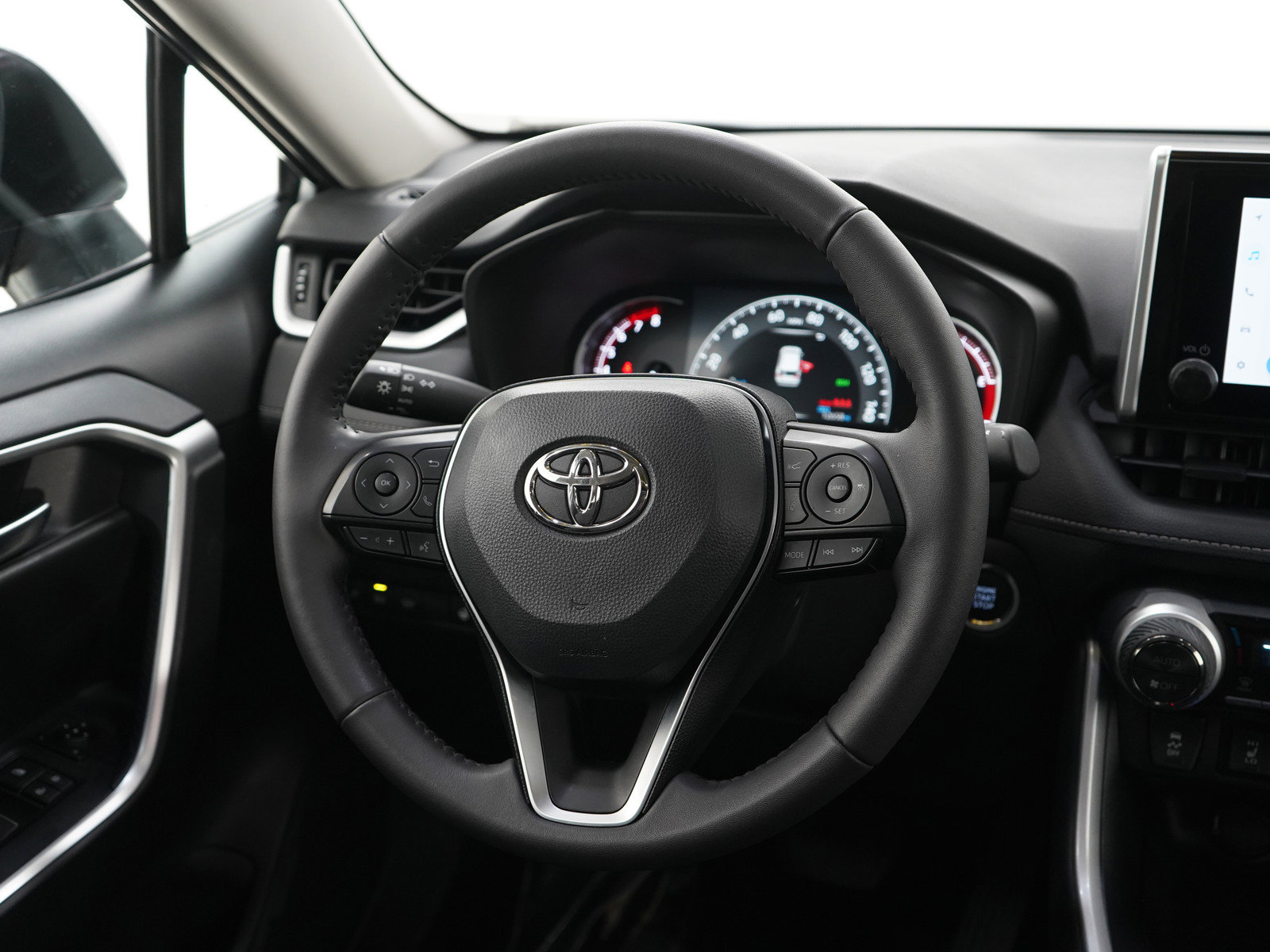 Used 2025 Toyota RAV4 XLE w/ Convenience Package AWD/4WD image 14