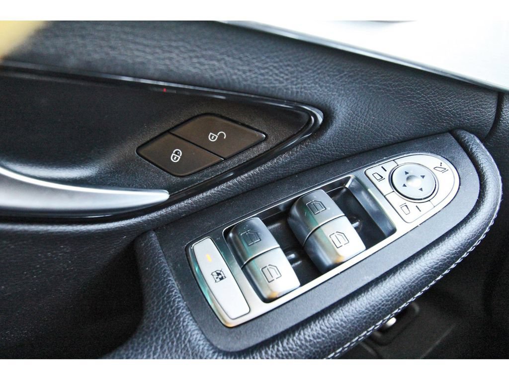 Used 2021 Mercedes-Benz C 300 Sedan image 19