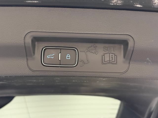 Used 2023 Ford Explorer XLT w/ Equipment Group 202A AWD/4WD image 33