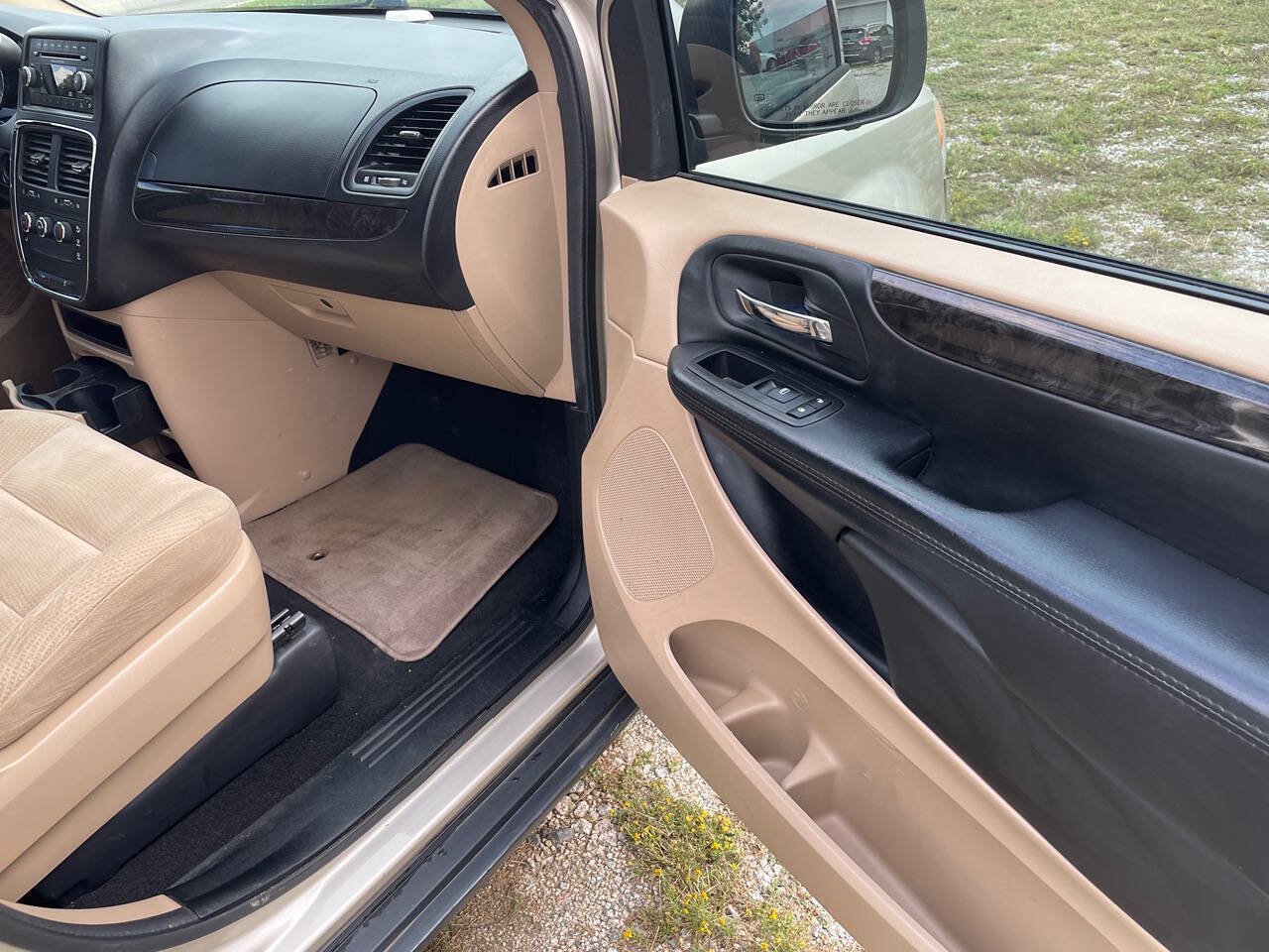 Used 2014 Dodge Grand Caravan American Value Package FWD image 10