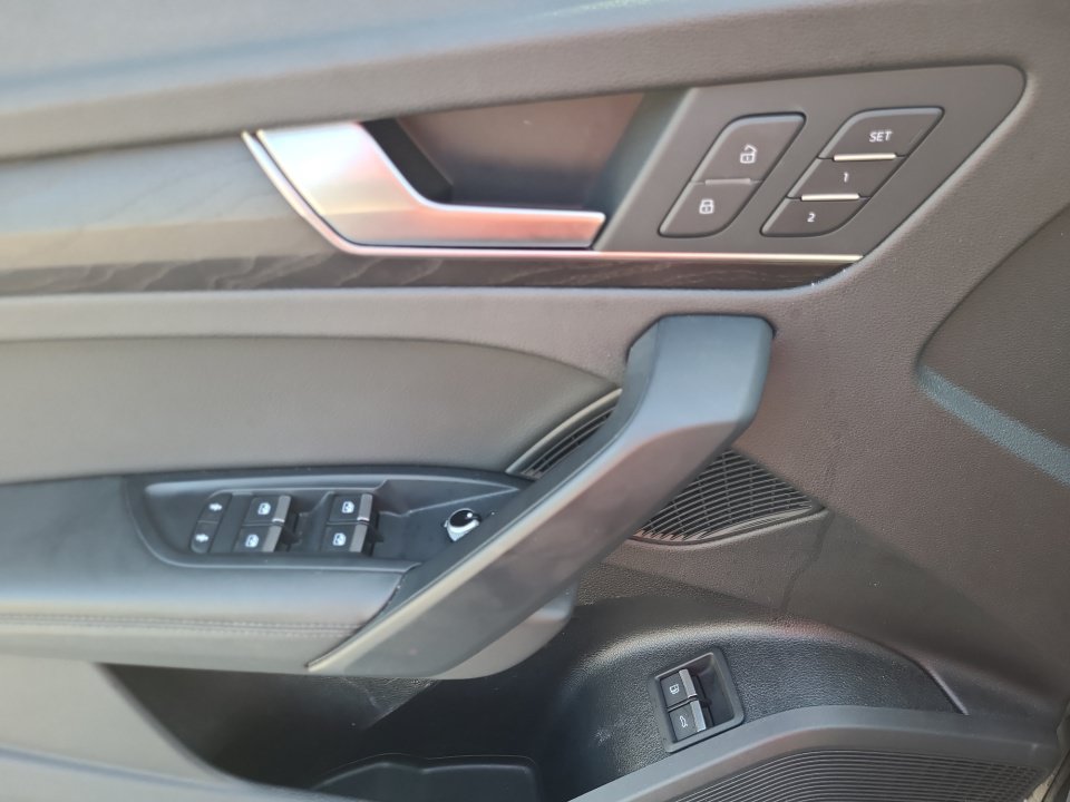 Used 2020 Audi Q5 e Prestige AWD/4WD image 36