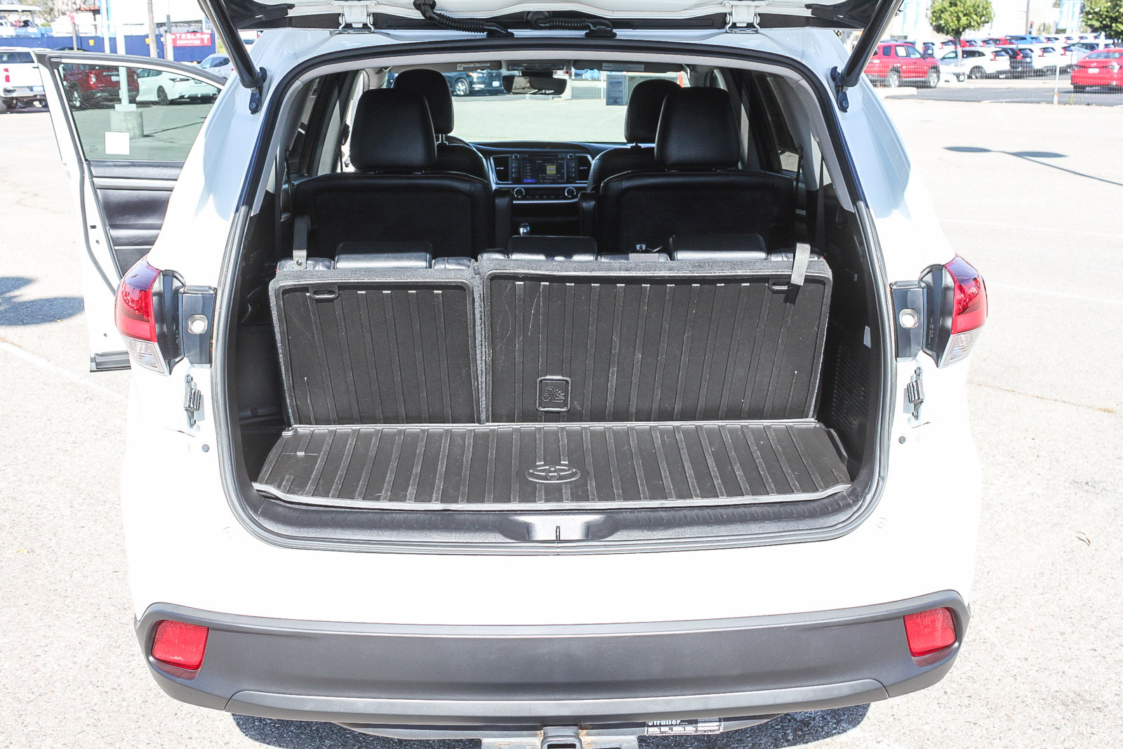 Used 2019 Toyota Highlander SE image 28