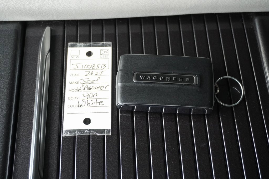 Used 2023 Jeep Wagoneer 4WD w/ Premium Group I image 35