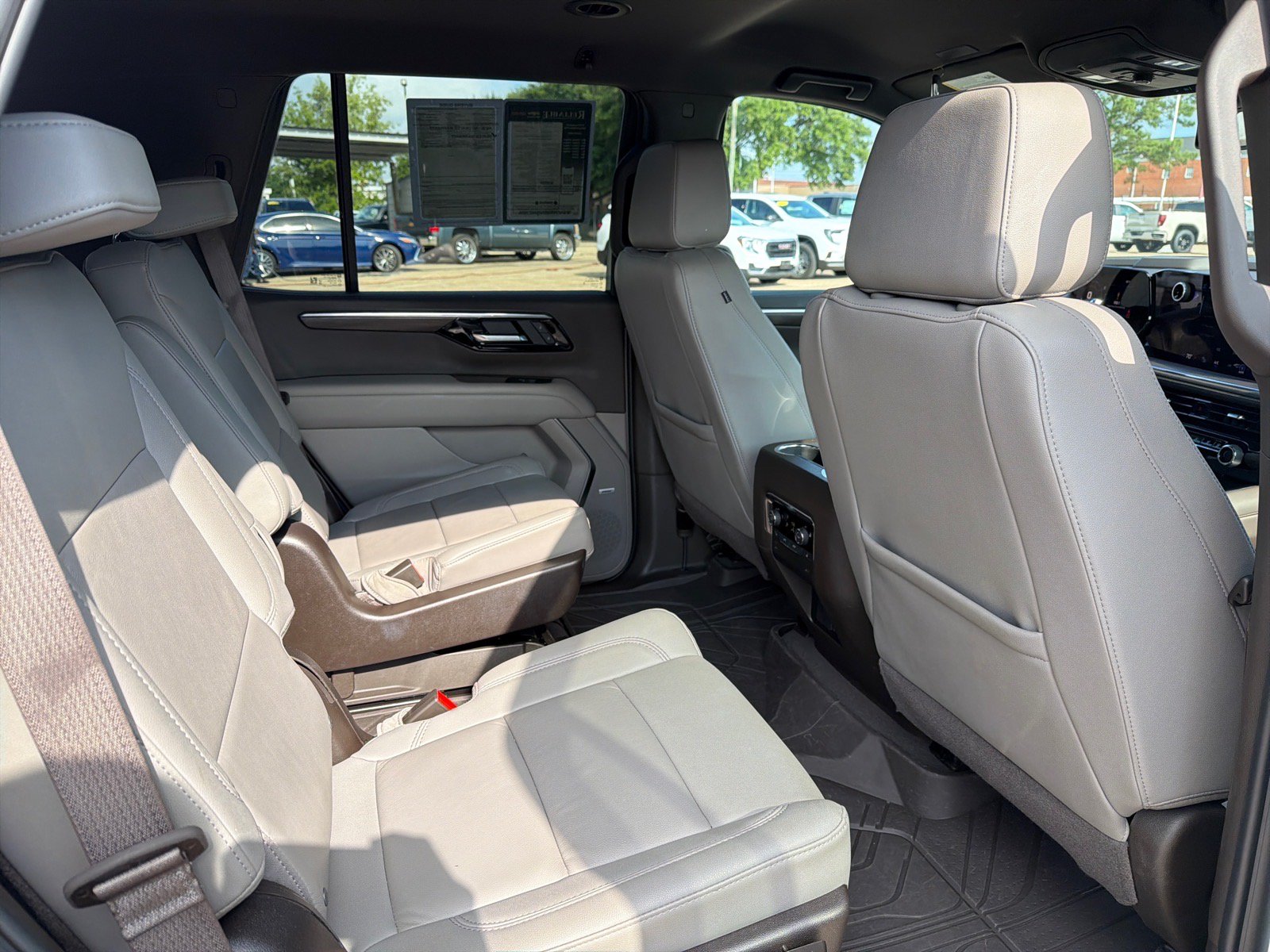 Used 2025 Chevrolet Tahoe LT w/ Comfort Package RWD image 12