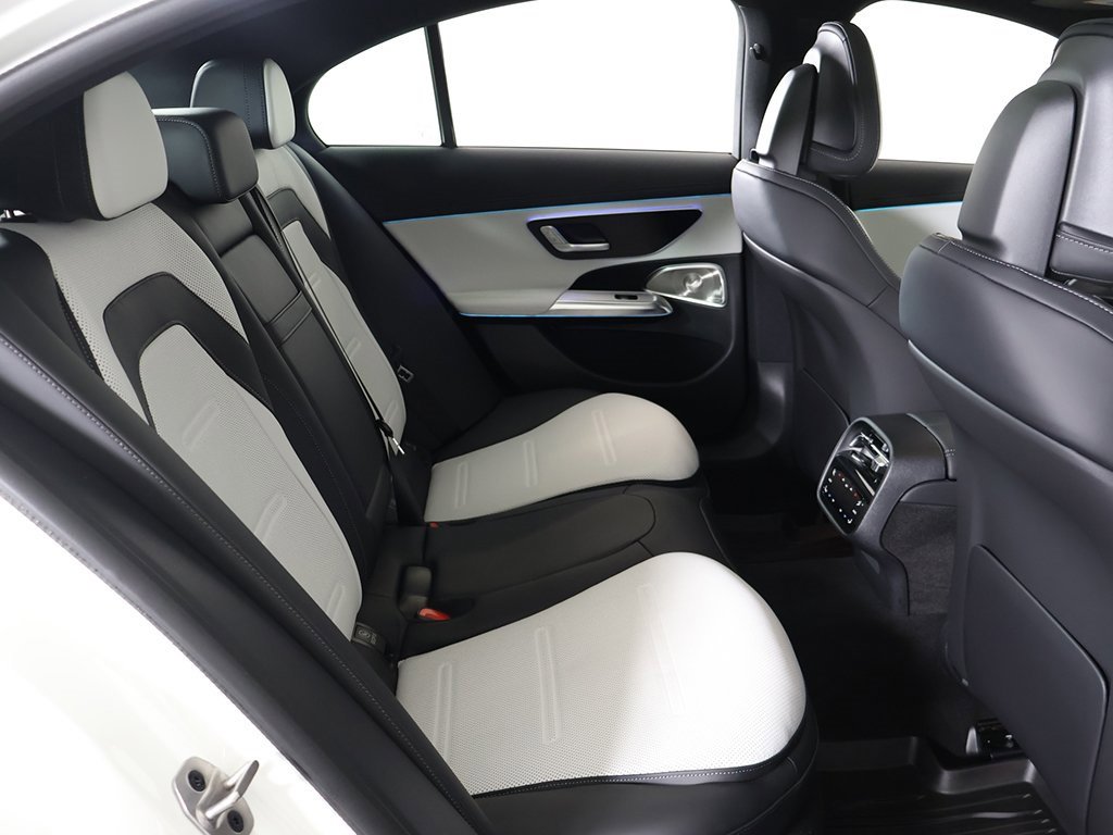 Used 2026 Mercedes-Benz E 53 AMG e 4MATIC Sedan image 40