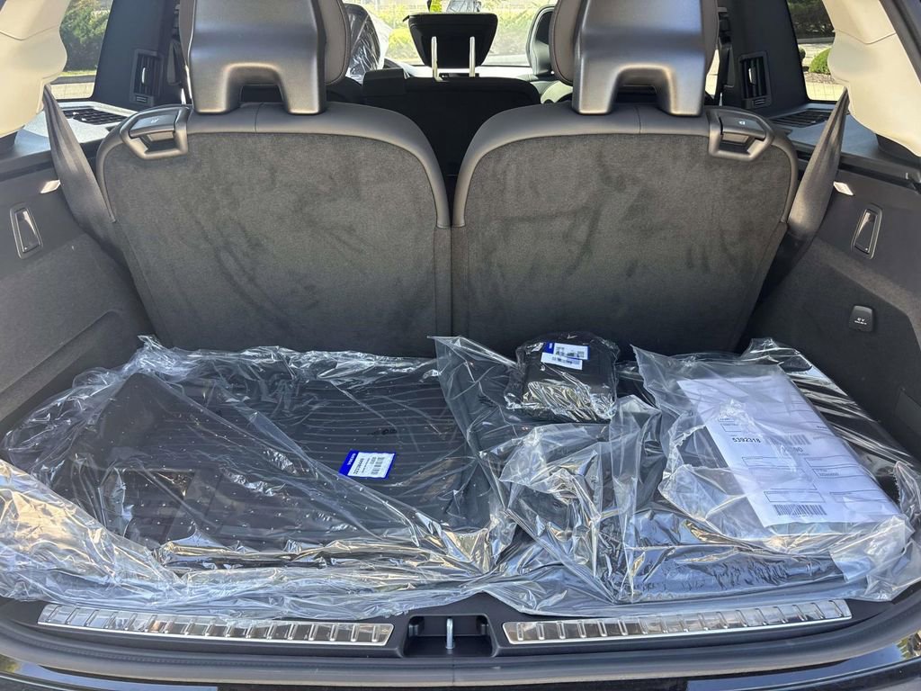 New 2026 Volvo XC90 B6 Plus w/ Protection Package Premier image 9