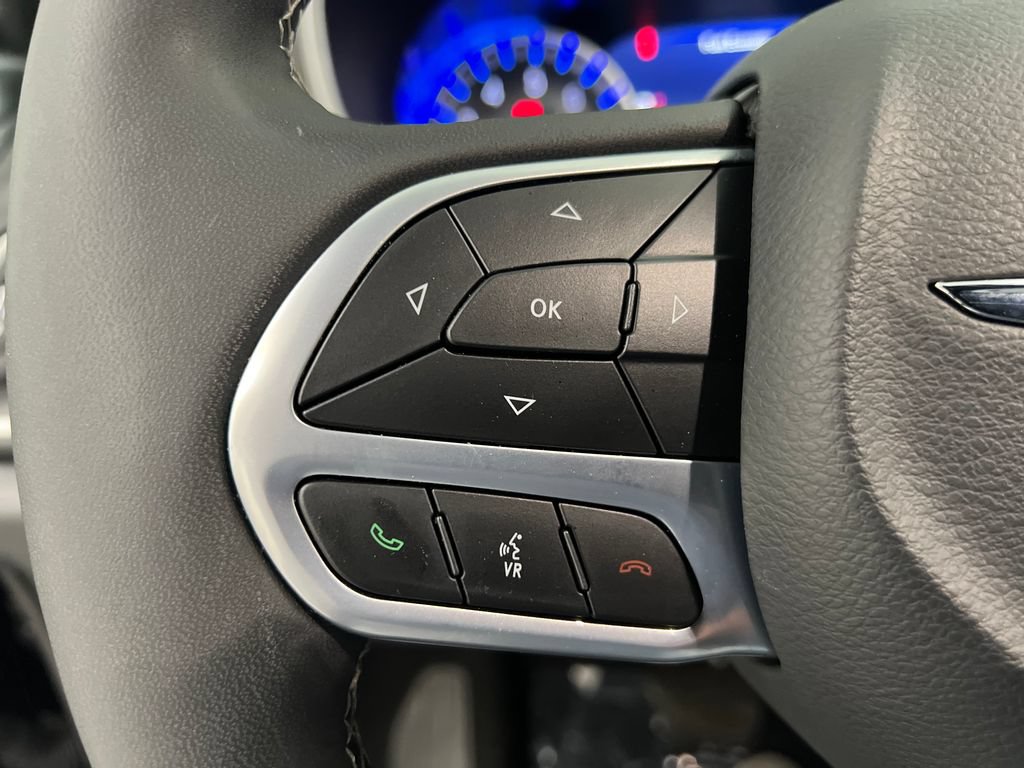 Used 2025 Chrysler Pacifica Select FWD image 55