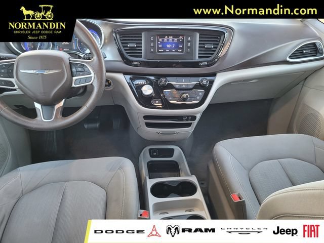 Used 2017 Chrysler Pacifica LX FWD image 6
