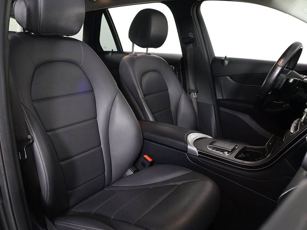 Used 2021 Mercedes-Benz GLC 300 4MATIC w/ Multimedia Package image 32