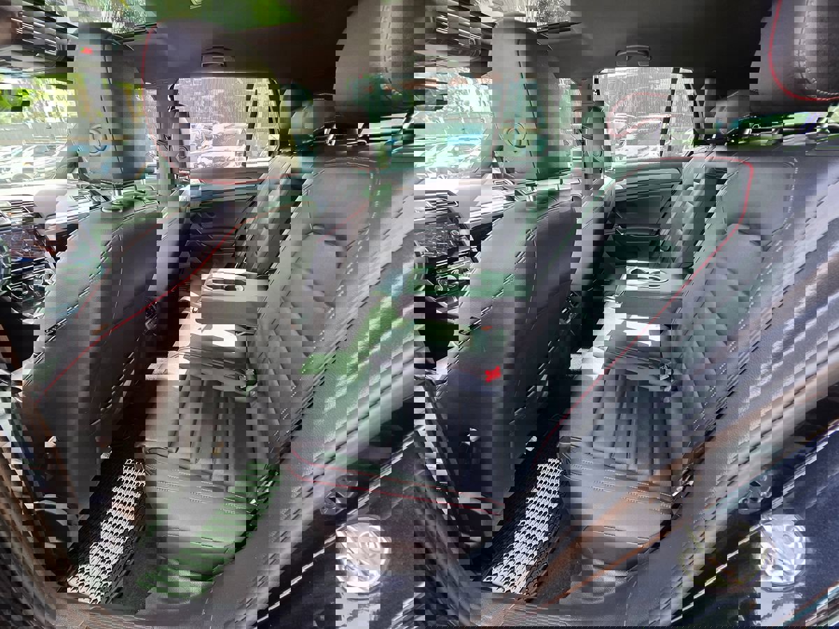 Used 2021 Volkswagen GTI SE image 24