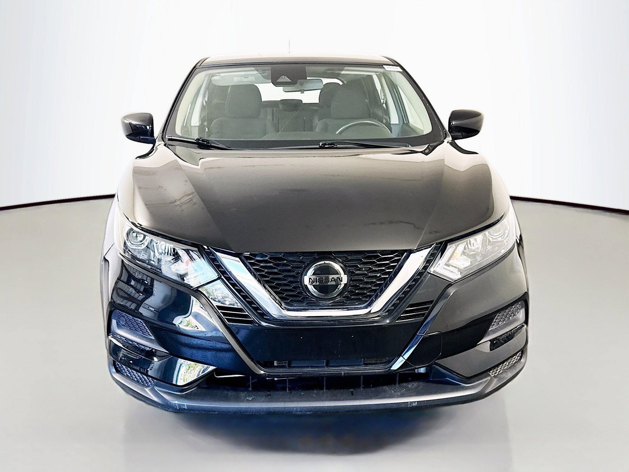 Used 2020 Nissan Rogue Sport S image 2